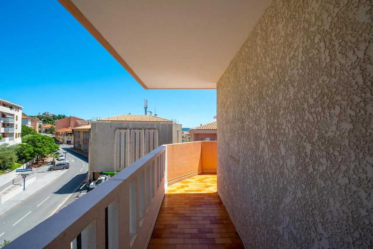 Apartment T2 En Hypercentre -Parking Prive-Clim-Proche Plage Sainte-Maxime France